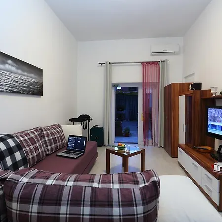 Apartment Studios Castropola *